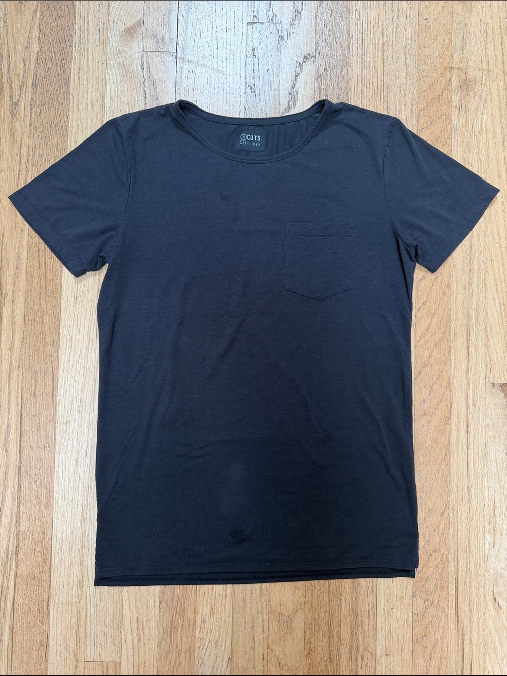 Cuts Clothing Black Men's Pocket Split Hem T-Shirt